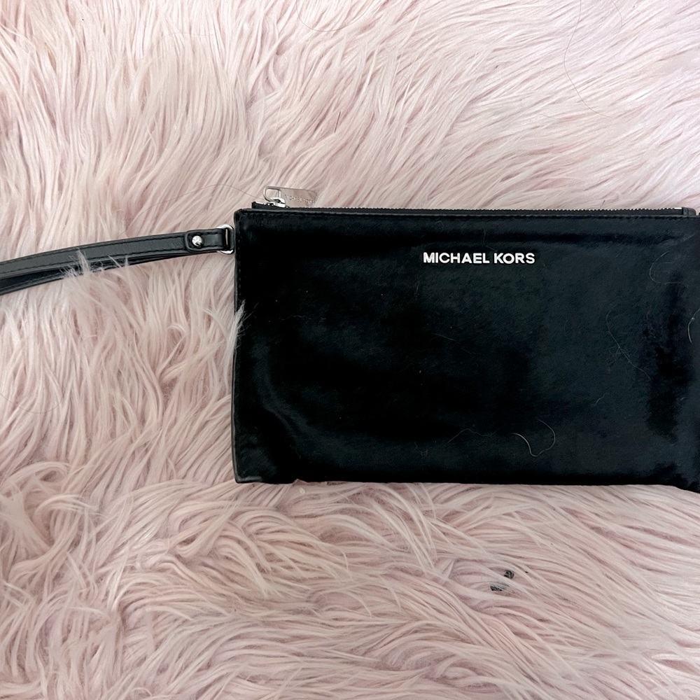 MICHAEL KORS calfskin wristlet